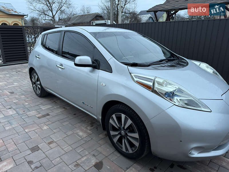 Хетчбек Nissan Leaf 2015 в Чернівцях