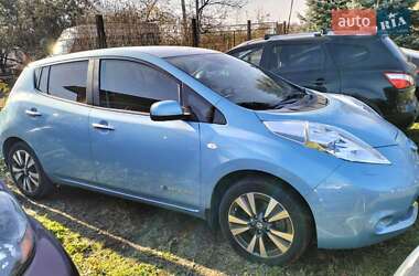Хэтчбек Nissan Leaf 2015 в 