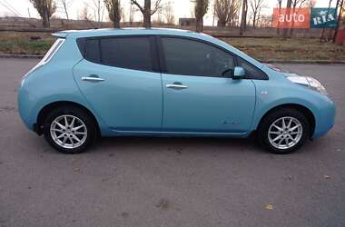 Хэтчбек Nissan Leaf 2015 в 