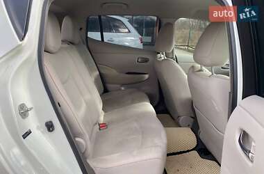 Хэтчбек Nissan Leaf 2011 в 
