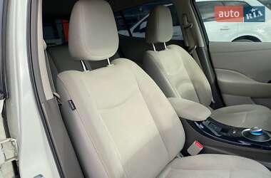 Хэтчбек Nissan Leaf 2011 в 