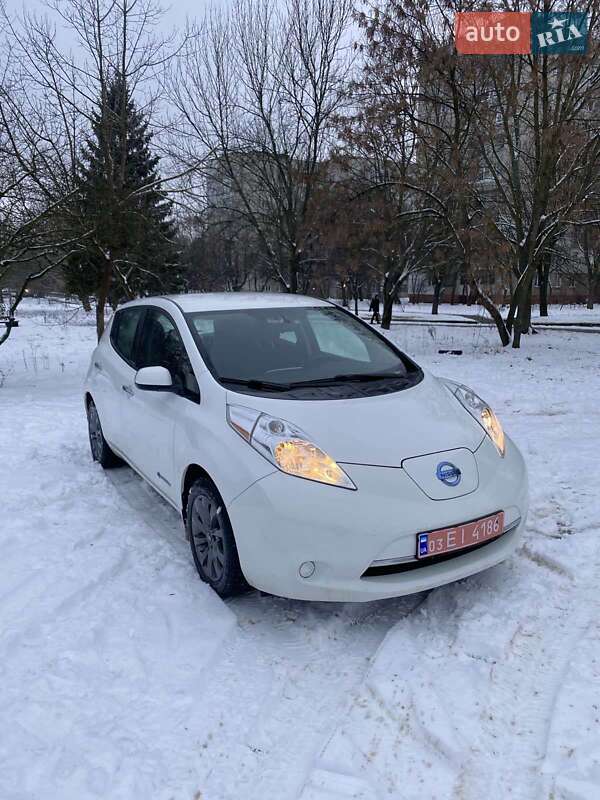 Хэтчбек Nissan Leaf 2014 в Львове