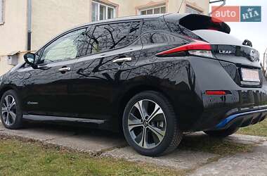 Хэтчбек Nissan Leaf 2019 в 