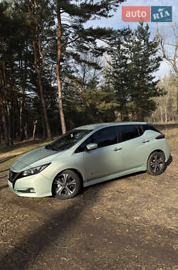 Хэтчбек Nissan Leaf 2018 в 
