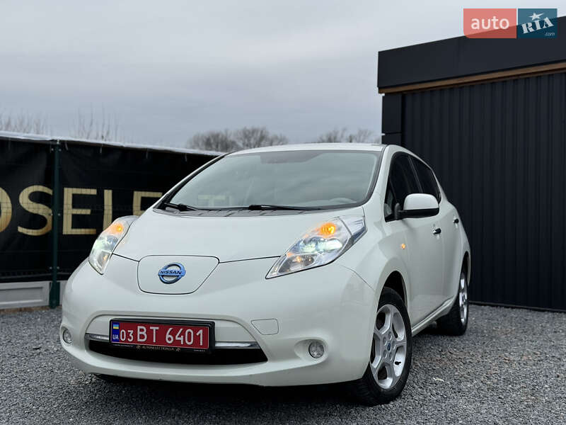 Хэтчбек Nissan Leaf 2012 в 