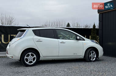 Хэтчбек Nissan Leaf 2012 в 