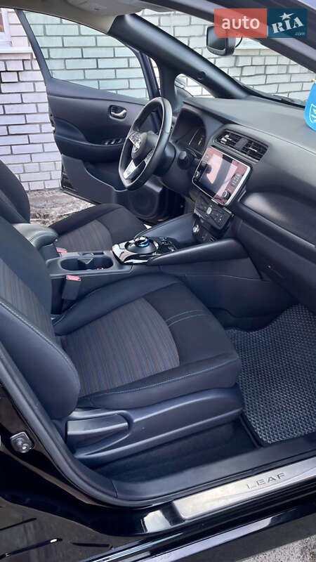 Хэтчбек Nissan Leaf 2020 в Киеве