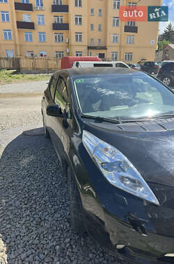 Хэтчбек Nissan Leaf 2012 в 