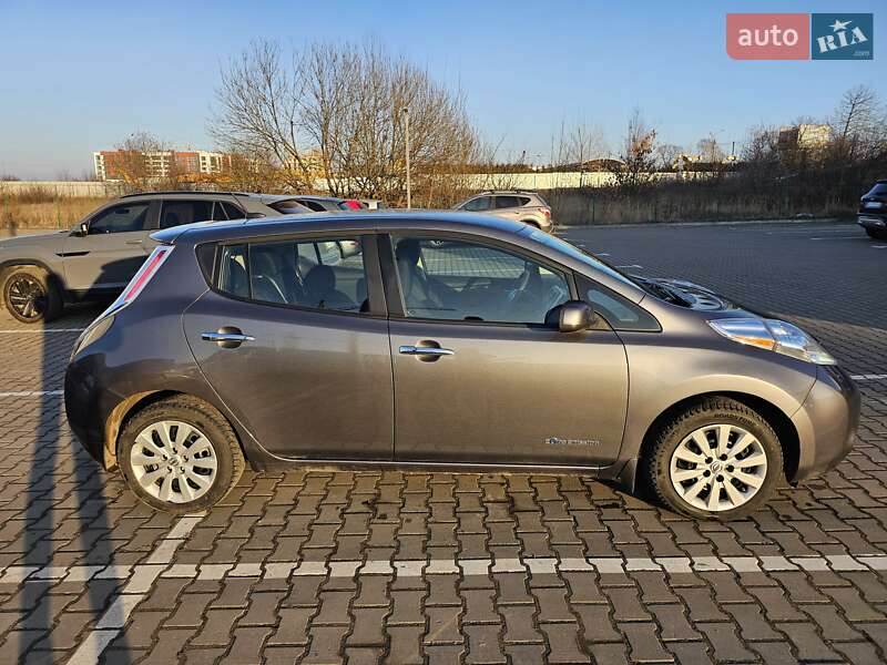 Хетчбек Nissan Leaf 2016 в Луцьку