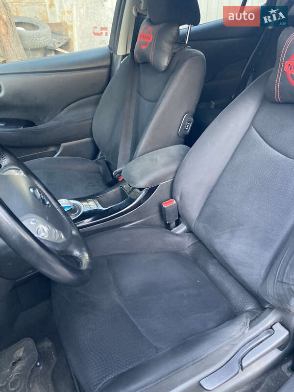 Хэтчбек Nissan Leaf 2014 в Львове