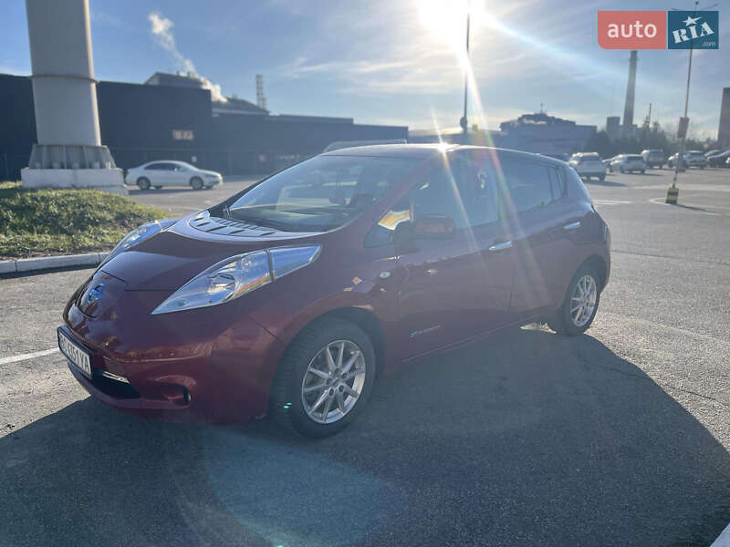 Хэтчбек Nissan Leaf 2014 в Львове