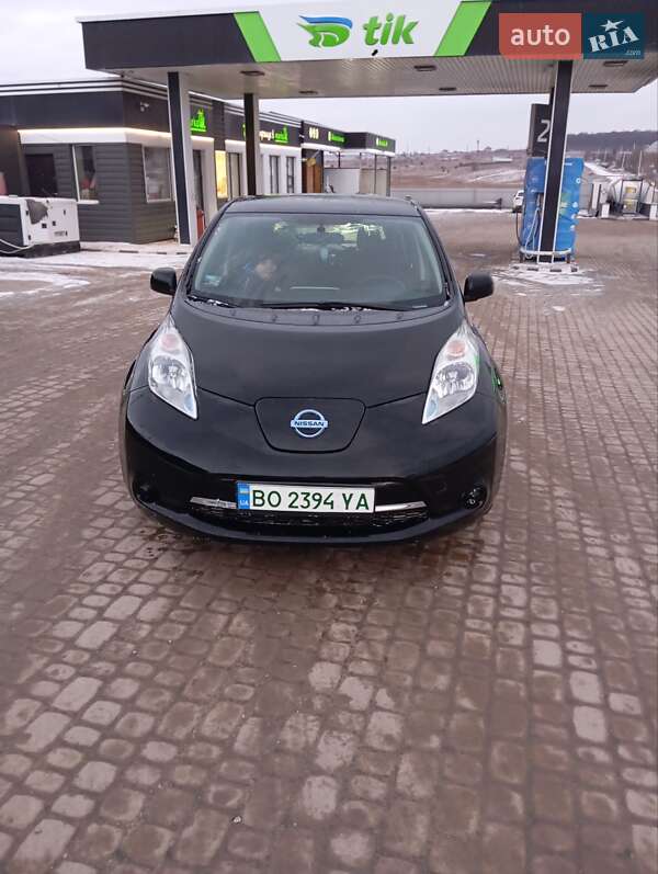 Хетчбек Nissan Leaf 2015 в 