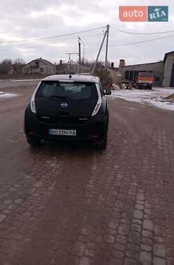 Хетчбек Nissan Leaf 2015 в 