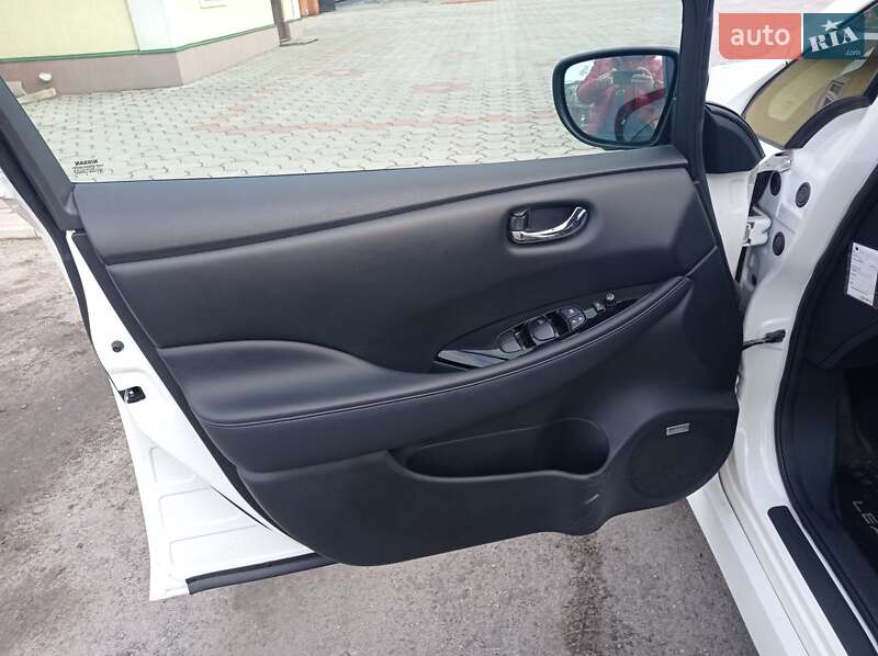 Хетчбек Nissan Leaf 2018 в Дніпрі