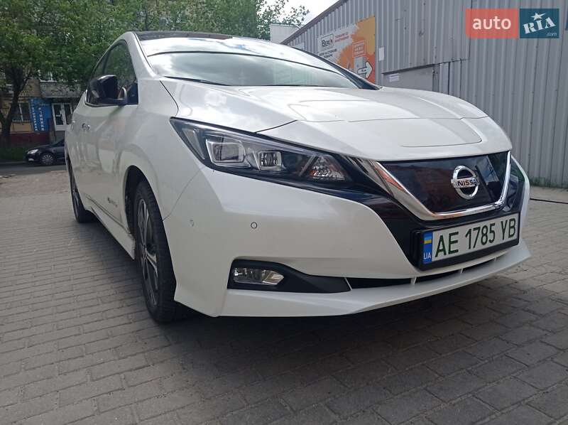 Хетчбек Nissan Leaf 2018 в Дніпрі