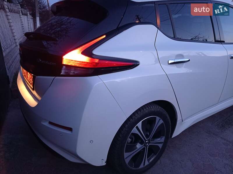Хетчбек Nissan Leaf 2018 в Дніпрі