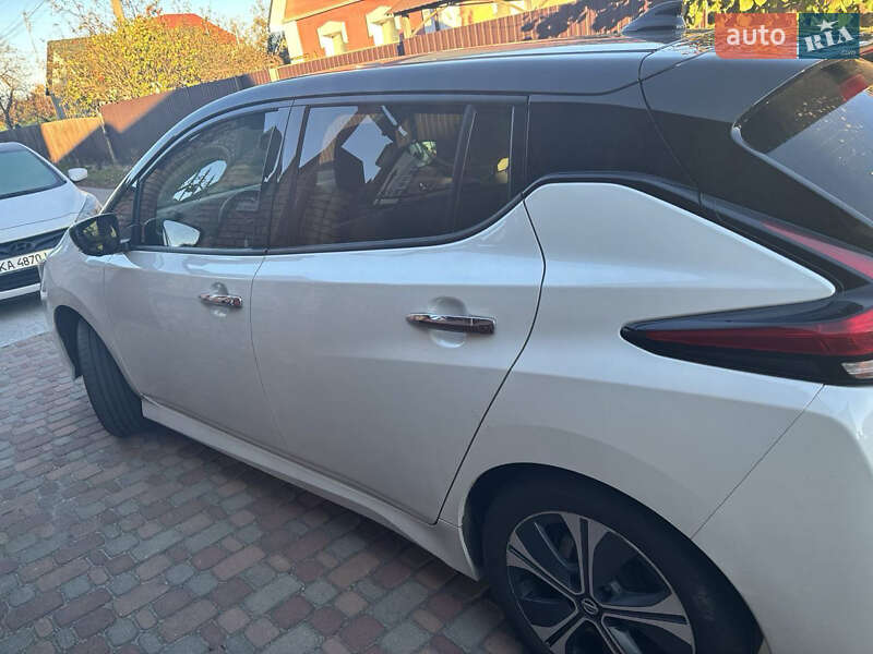 Хетчбек Nissan Leaf 2021 в Глевасі
