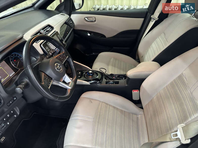 Хетчбек Nissan Leaf 2021 в Глевасі