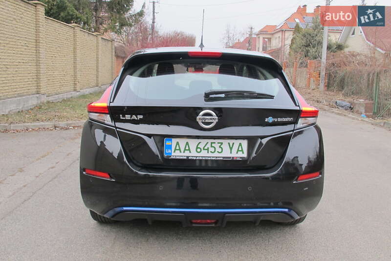 Хэтчбек Nissan Leaf 2021 в Киеве