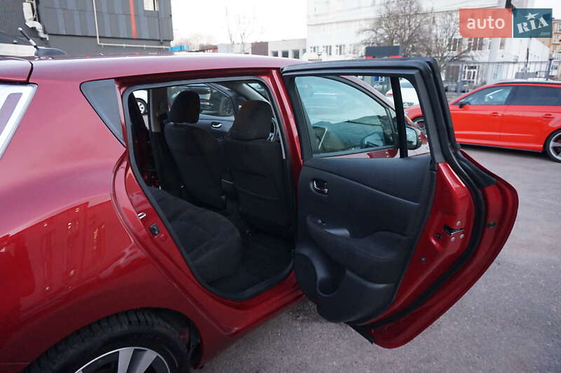 Хетчбек Nissan Leaf 2015 в Одесі