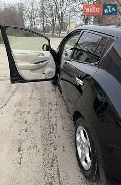 Хэтчбек Nissan Leaf 2012 в 