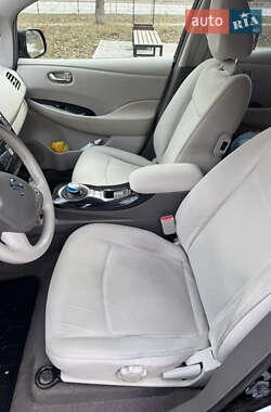 Хэтчбек Nissan Leaf 2012 в 