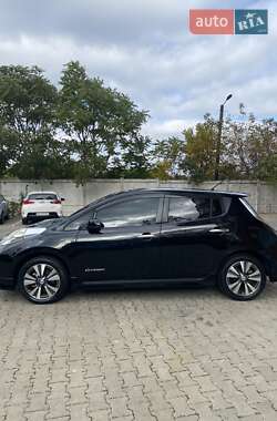Хетчбек Nissan Leaf 2015 в 