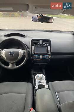 Хетчбек Nissan Leaf 2015 в 