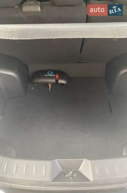 Хетчбек Nissan Leaf 2015 в 