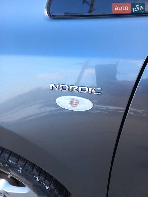 Хетчбек Nissan Leaf 2014 в Жовтих Водах
