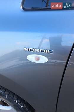 Хэтчбек Nissan Leaf 2014 в 