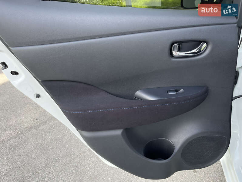 Хэтчбек Nissan Leaf 2014 в Днепре