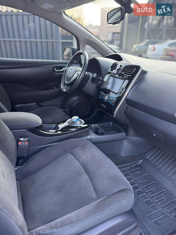 Хэтчбек Nissan Leaf 2015 в Шепетовке