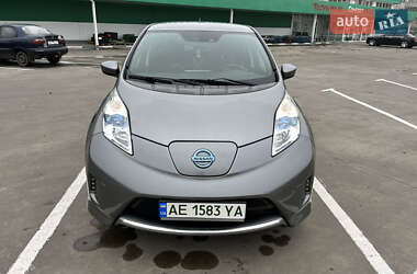 Хетчбек Nissan Leaf 2016 в 