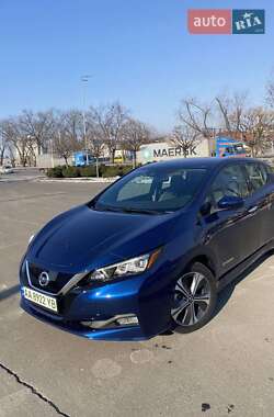 Хэтчбек Nissan Leaf 2019 в Вишневом