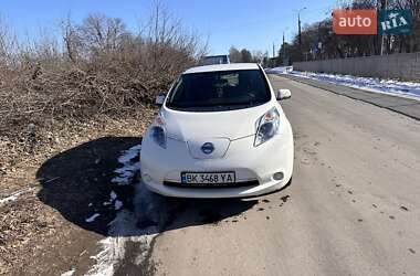 Хетчбек Nissan Leaf 2013 в Гощі