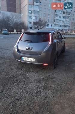 Хэтчбек Nissan Leaf 2014 в 