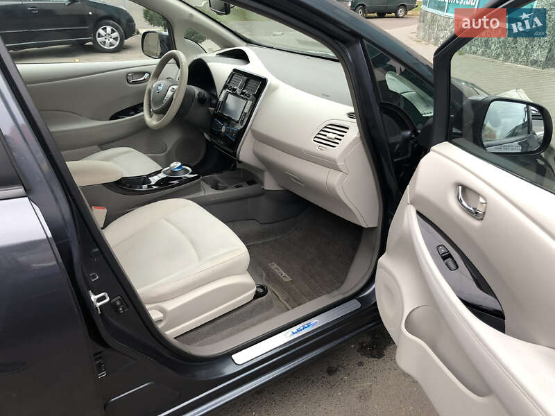 Хэтчбек Nissan Leaf 2013 в Николаеве
