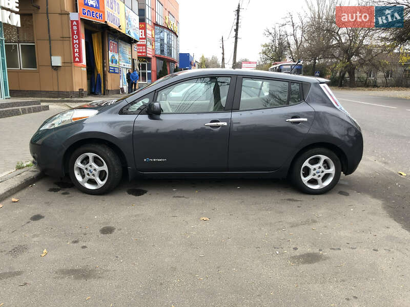 Хэтчбек Nissan Leaf 2013 в Николаеве