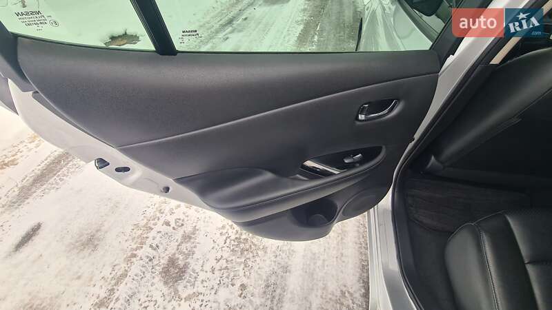 Хэтчбек Nissan Leaf 2016 в Хмельницком