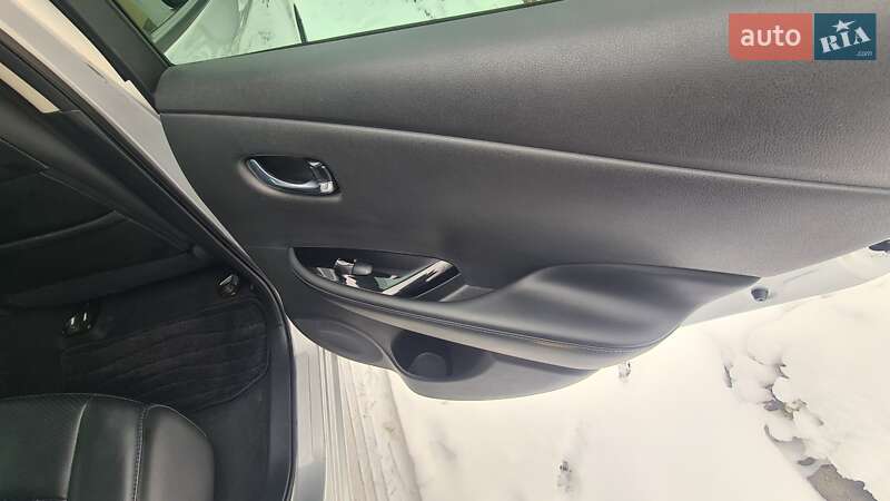 Хэтчбек Nissan Leaf 2016 в Хмельницком