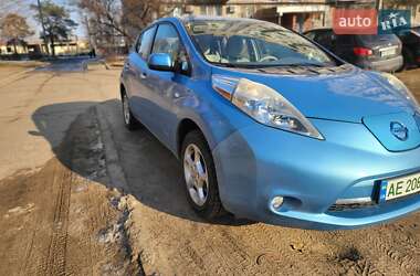 Хэтчбек Nissan Leaf 2011 в 