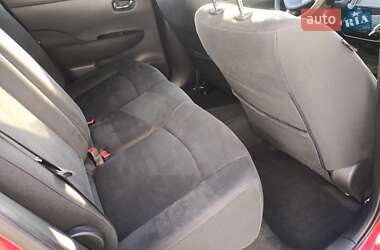 Хэтчбек Nissan Leaf 2014 в 