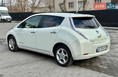 Хэтчбек Nissan Leaf 2012 в 