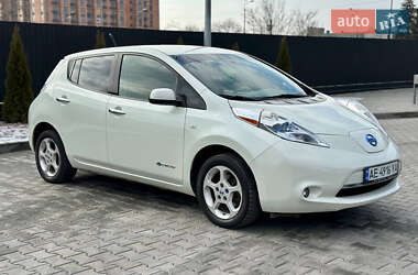 Хэтчбек Nissan Leaf 2012 в 
