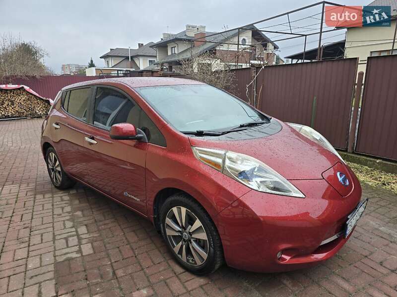 Хэтчбек Nissan Leaf 2013 в Львове