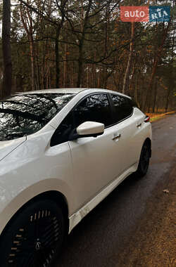 Хэтчбек Nissan Leaf 2023 в 
