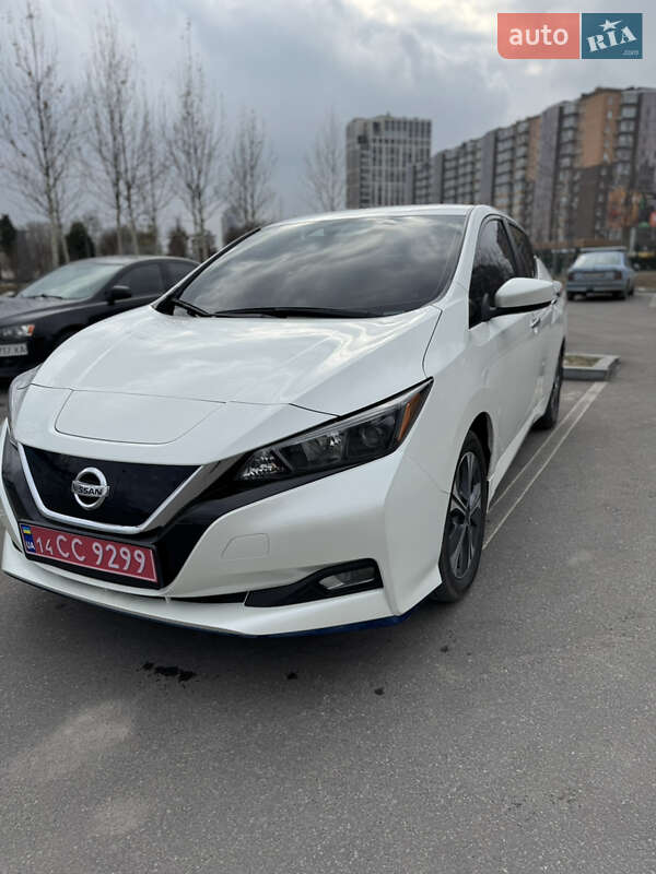 Хетчбек Nissan Leaf 2021 в 