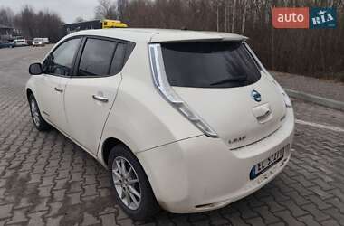 Хетчбек Nissan Leaf 2015 в 