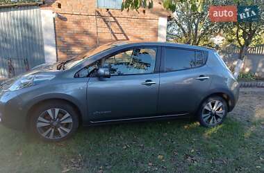 Хэтчбек Nissan Leaf 2014 в 